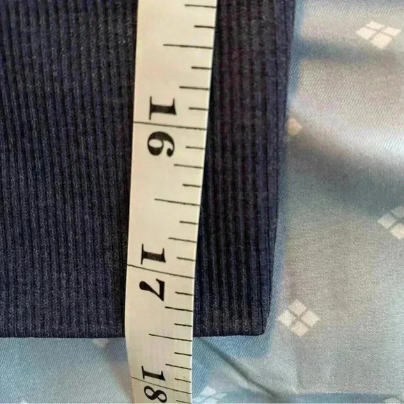 Lululemon Seamlessly Street crop - Picture 5 of 8